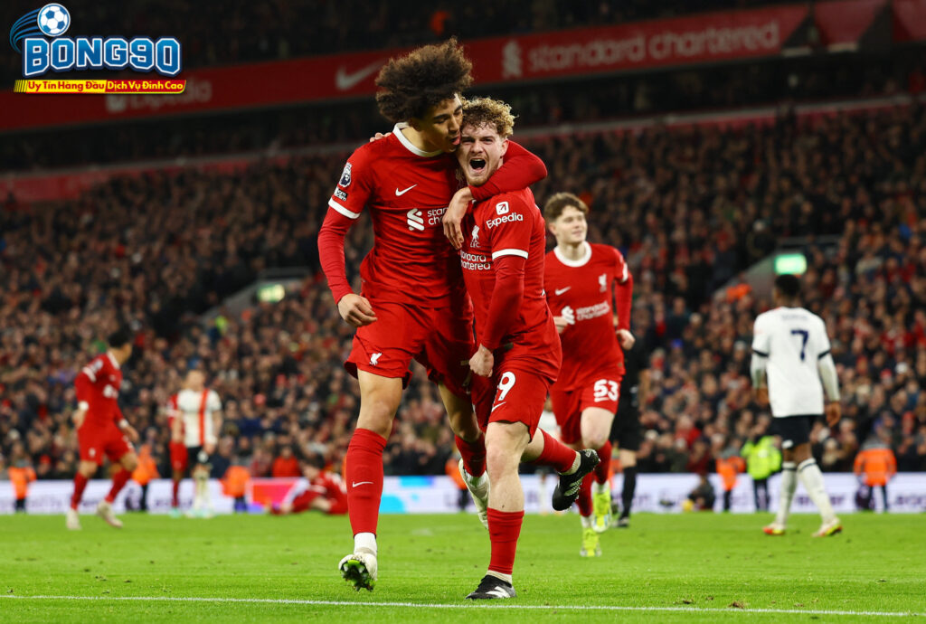 Everton đấu với Liverpool