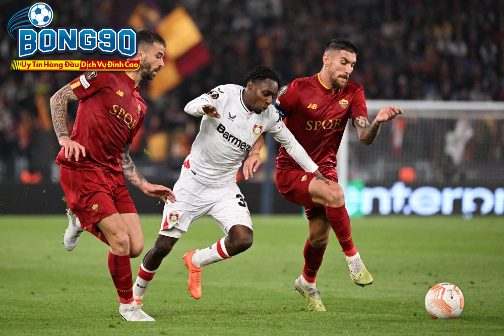 Atalanta đấu với Leverkusen