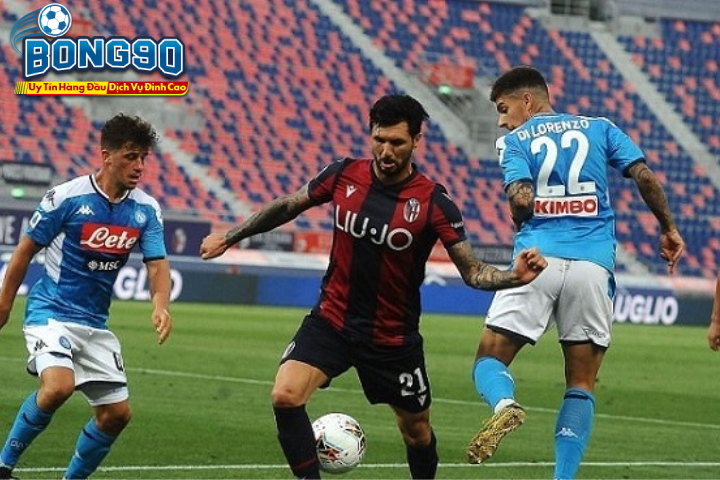 Napoli đấu với Bologna