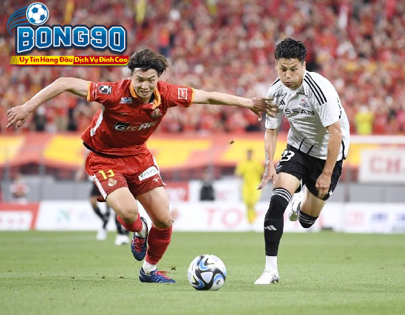 Yokohama Marinos đấu với Nagoya Grampus