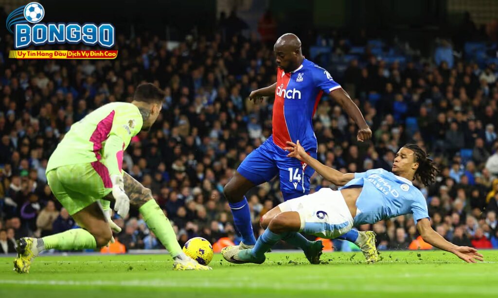 Crystal Palace đấu với Newcastle