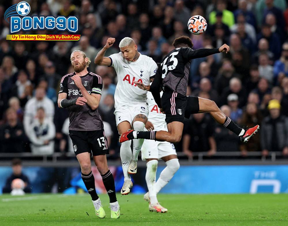 Aston Villa đấu với Tottenham