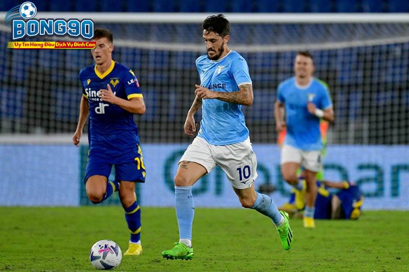 Verona đấu với Cagliari
