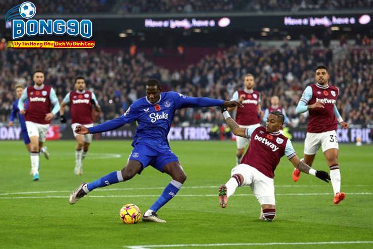 West Ham đấu với Everton