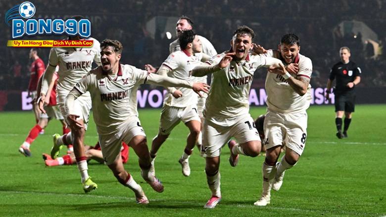 Sheffield United đấu với Bristol City